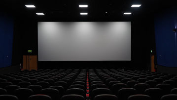 Widzowie wściekli, utopione miliardy: kino kontra streaming